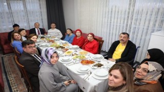 Başkan Özlü, Yikit ailesi ile iftar sofrasında buluştu