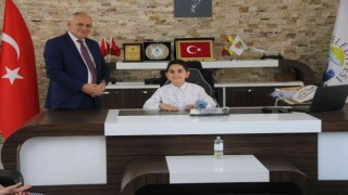 Başkan Öztürk koltuğunu miniklere devretti
