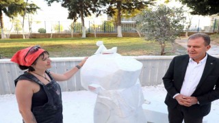 Başkan Seçer, Umut Çocuk heykelinin çalışmalarını inceledi