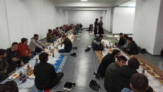 Başkan Yardımcısı Yurt, öğrencilerle iftarda buluştu