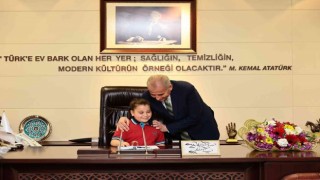 Başkan Zolan, koltuğunu ortaokul öğrencisi Elife devretti
