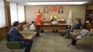 Başkanlık koltuğuna Dayınlar İlkokulu öğrencileri oturdu