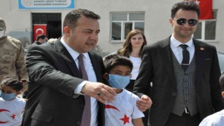 Başsavcı Aygün, çocuklarla fidan dikti