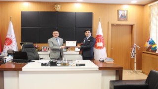 Başsavcı Dönmezden Savcıya plaket