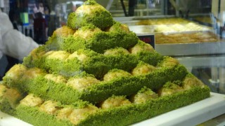 Bayram siparişleri yetişsin diye 3 vardiyaya çıktı, soğuk baklava kadayıfın tahtını salladı
