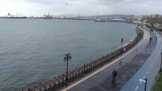 Beklenen yağmur etkili oldu, Tekirdağ sahili boş kaldı