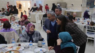 Belediye, Dünya Yetimler Günü nedeniyle iftar programı düzenledi