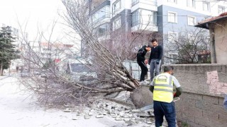 Belediye, fırtınalı Başkent gününde de teyakkuzdaydı