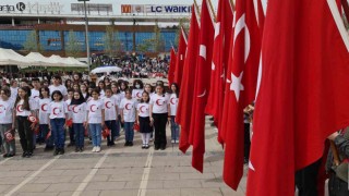Belediyenin çocuk bandosu çocukları coşturdu