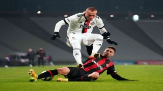 Beşiktaşta ilk yolcular belli: Oğuzhan Özyakup ve Gökhan Töre