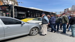 Beyoğlunda freni patlayan İETT otobüsü 4 araca çarptı