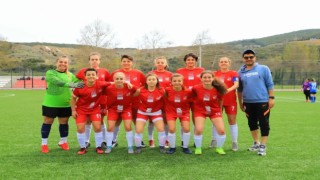 Bilecikspor Kadın Futbol Takımı rakibine gol oldu yağdı