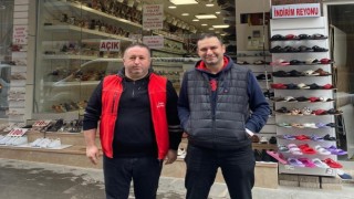 Bilecikte hayırsever esnaftan çocuklara bayram ayakkabısı