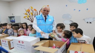 Biriktirdikleri paralarla ihtiyaç sahipleri için yardım kolisi hazırladılar