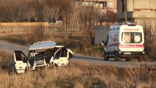Bitliste göçmenleri taşıyan minibüs takla attı: 4 ölü, 25 yaralı