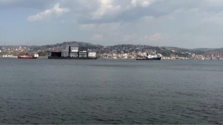 Boğazdan apartman geçti