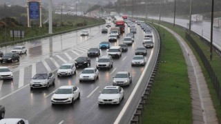 Boluda, TEM Otoyolu ve D100 Karayolunda bayram trafiği başladı