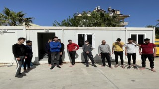Botları batmak üzere olan düzensiz göçmenler kurtarıldı