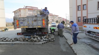 Bozulan ve deforme olan parke taş yollar yenileniyor