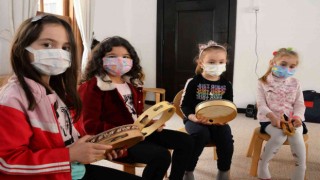 Bozüyük Belediyesi Çocuk Şenliği Sanatevinde devam ediyor