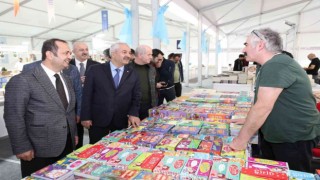 Bu fuarda yüzbinlerce kitap vatandaşlarla buluşuyor