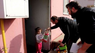 Bu kez Ramazan kolileri yanında çocukların da yüzlerini güldürdüler