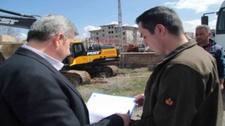 Bünyanda metruk binalar yıkılıyor