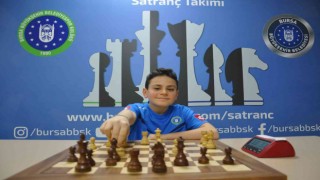 Bursa Büyükşehir Belediyesporlu satranççı Ediz Gürelden bir şampiyonluk daha