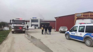 Bursada korkutan fabrika yangınında bir itfaiye eri yaralandı