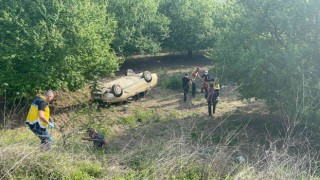 Bursada takla atan otomobilde can pazarı: 4 yaralı