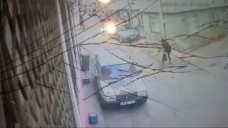 Bursada yolda yürüyen genç kız köpeğin saldırısına uğradı