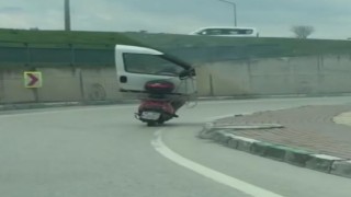Bursada yürüyen kapı kameralara yansıdı