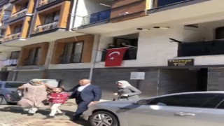 Bursadaki patlamada şehit olan ceza infaz memurunun evine Türk bayrağı asıldı