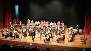 Büyükşehir Çocuk Korosu İlk Konserini Verdi