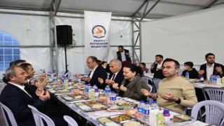 Büyükşehrin iftar çadırı ilk gün binlerce vatandaşı ağırladı