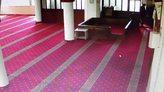 Camiye giren hırsız 4 bin TLlik yardım paralarını çaldı