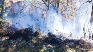 Çanakkalede çöplük yangını ormana sıçramadan söndürüldü