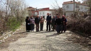 CHPli belediyenin yol kararı 25 yıllık komşuları bir birine düşürdü