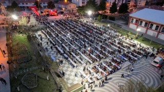 Çiçekdağında belediye meydan iftarı verdi