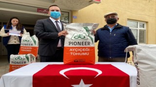 Çiftçileri 3 bin dekar alanda ekimi yapılabilecek ayçiçeği tohumu dağıtıldı