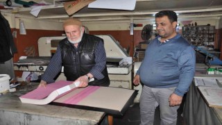 Cilt ustası Kuran-ı Kerimleri ücretsiz yeniliyor