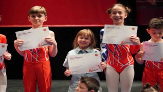 Cimnastik kursu öğrencileri yeteneklerini sergiledi, sertifikalarını aldı