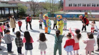 Çocuklar 23 Nisan etkinliğinde doyasıya eğlendi