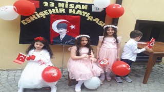 Çocuklar 23 Nisanı resim çizerek kutladı