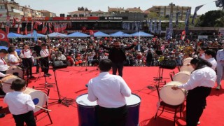 Çocuklar, Aydın Büyükşehir Belediyesiyle 23 Nisanı coşkuyla kutladı