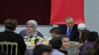 Cumhurbaşkanı Erdoğan çocuklarla iftar yaptı