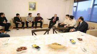 Cumhurbaşkanı Erdoğan, iftarda öğrenci evine misafir oldu