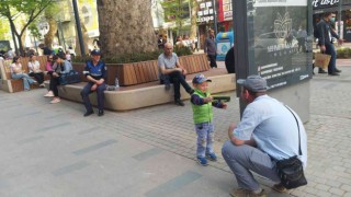 Cumhuriyet Bulvarında kaybolan çocuk ailesine teslim edildi