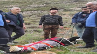 Dağlık alanda ayağı kırılan şahsı AFAD kurtardı