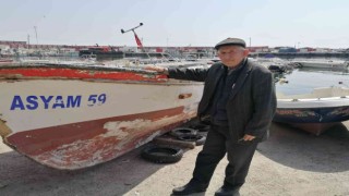 Denizden çekildi ama limandan ayrılamıyor